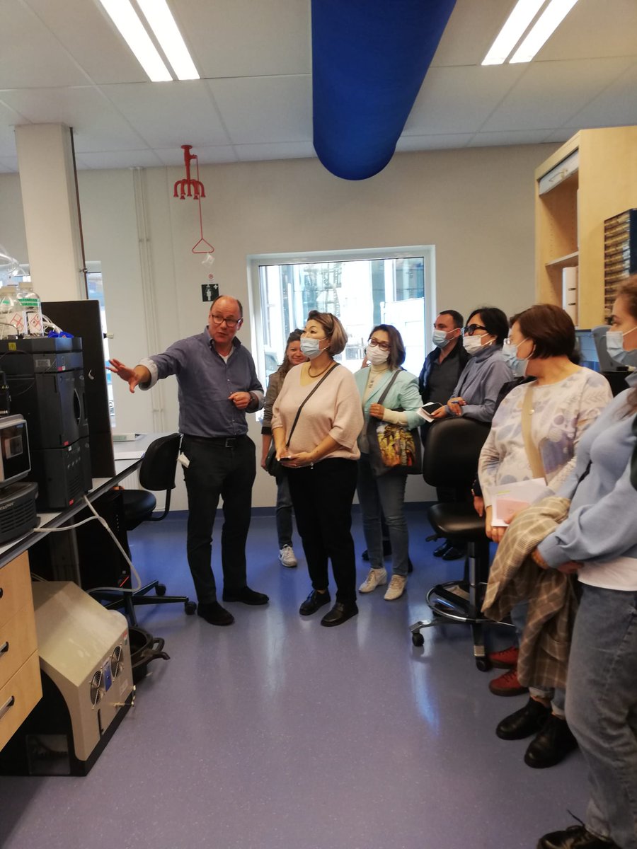 KNCVTBPlus_NL's tweet photo. Deze week is een delegatie van @StopTB (Stop TB Partnership) in Nederland!
Ze bezochten onder andere het #tuberculose centrum in Nijmegen van @radboudumc.
#StopTBC https://t.co/tGLg4v2hzW