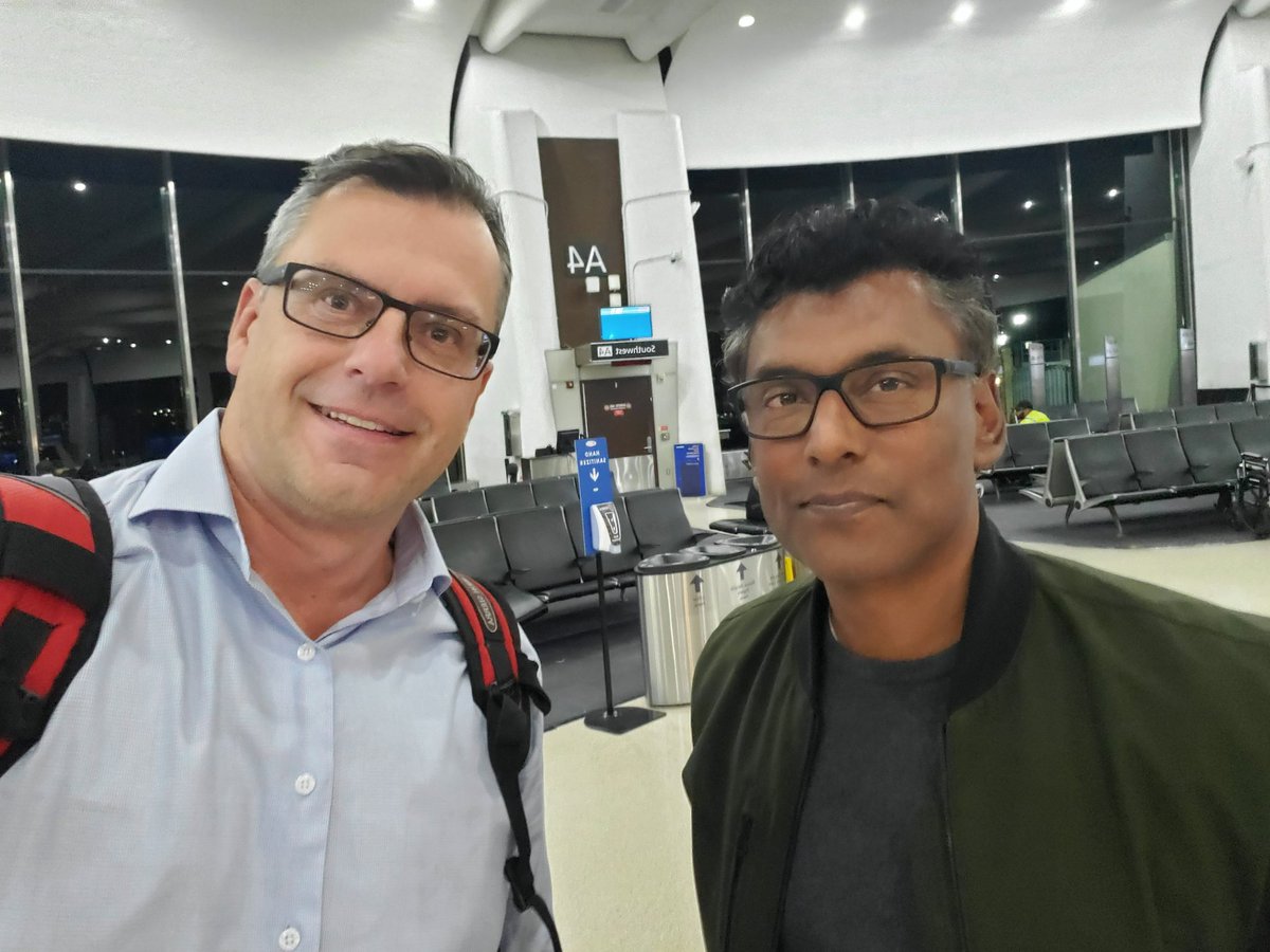 Xpeggr's tweet photo. Nice surprise when @ianhanomansing is on your flight. Thanks for the chat and looking forward to the story! #superchillguy https://t.co/rvliClYRna