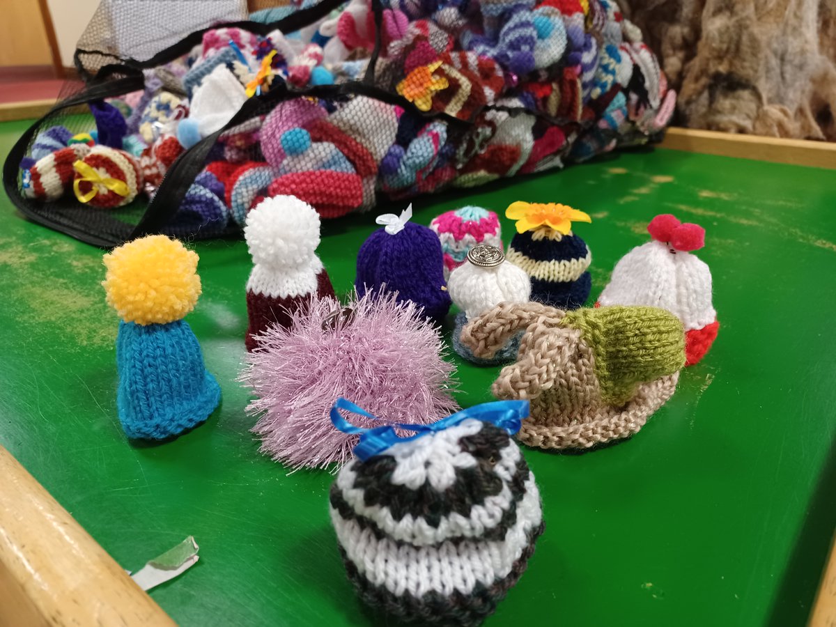 galwaycitylib's tweet photo. Big thanks to Karen Browne who donated all these little hats for @AgeAction &amp; @innocent.
Drop your little hats (knitted, or crocheted) into us at any time &amp; we will send them on to Innocent Drinks for you. #bigknit2022 #InnocentDrinks #AgeAction #AgeFriendly. https://t.co/ThErUpSQHg
