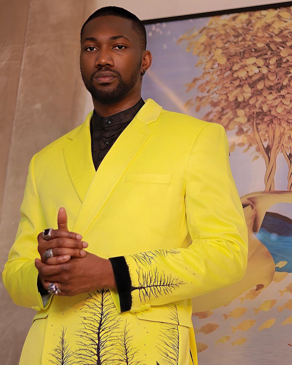 Deji_Morafa's tweet photo. Shey this yellow fit me abi make I no try am again ??

#thefragranceboy
#DejiMorafa 
#dejination https://t.co/SHXXl20lY7