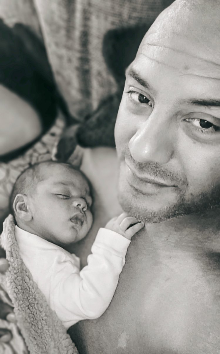 AntToe_Knee's tweet photo. Doing something I love, chilling with my newborn son Kobe. ❤️

#Yulife #ShareYourBestYu https://t.co/K6jkbvSMzD