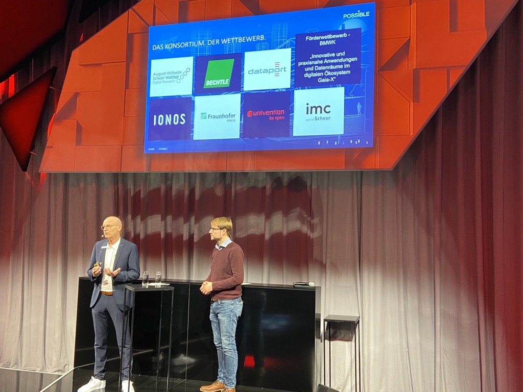 SmartCountryCon's tweet photo. Wie sehen souveräne, zukünftige, smarte #Cloudservices für Bildung, Verwaltung und KMUs aus? @handgratinger (@bechtle_ag) und @IngoSteuwer (@univention) geben auf der Arena Stage Einblicke dazu. #SCCON22 https://t.co/NxbZSxrynw