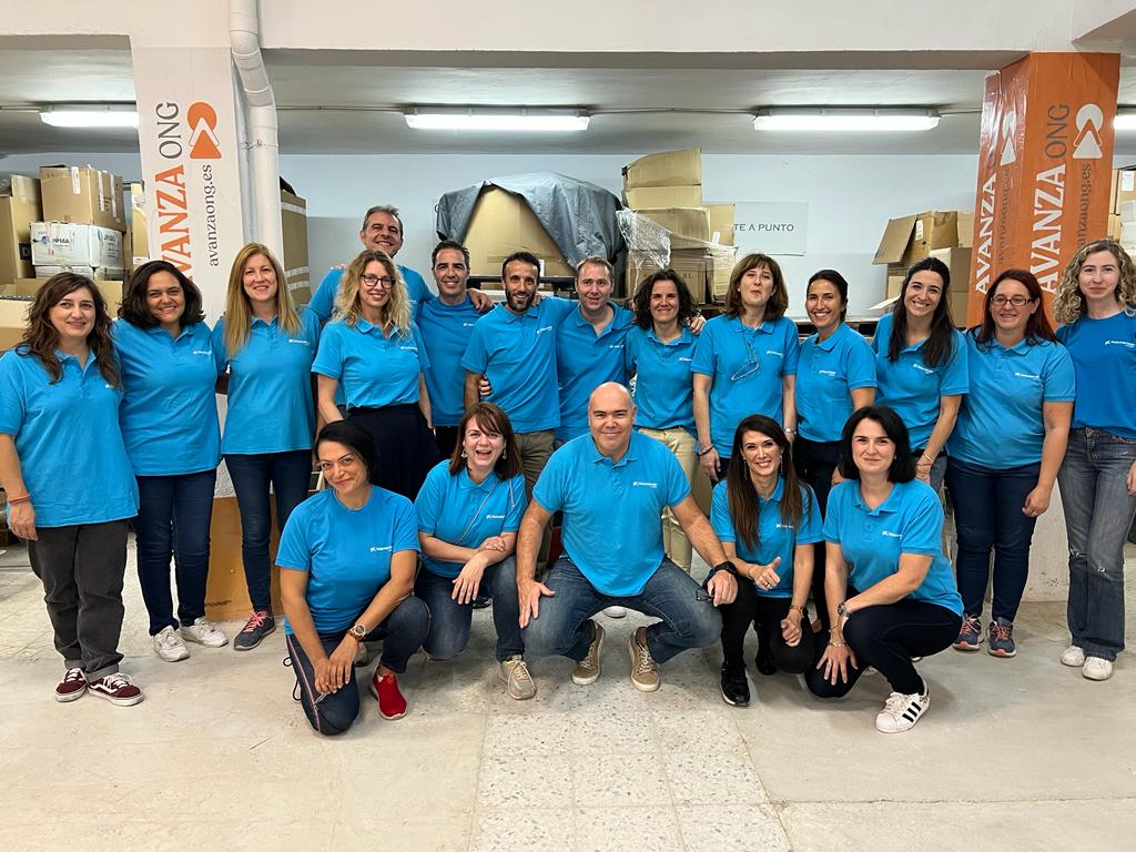 avanza_ong's tweet photo. #VoluntariosdeCaixaBank preparando productos que serán entregados en los próximos días a colectivos desfavorecidos. 
¡Muchas gracias!

#avanzaong #ong #ongmadrid #voluntariado #voluntarios #ayudasocial https://t.co/0ZRraebf6m