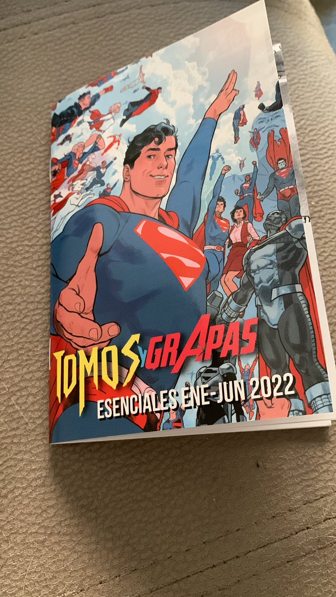 @hombreomaquina @TomosyGrapas Recibido! Junto con todo la burrada que sacó @eccediciones el día 18… y ahora que me he quedado sin pasta me dejáis con los dientes largos 😭😭😭