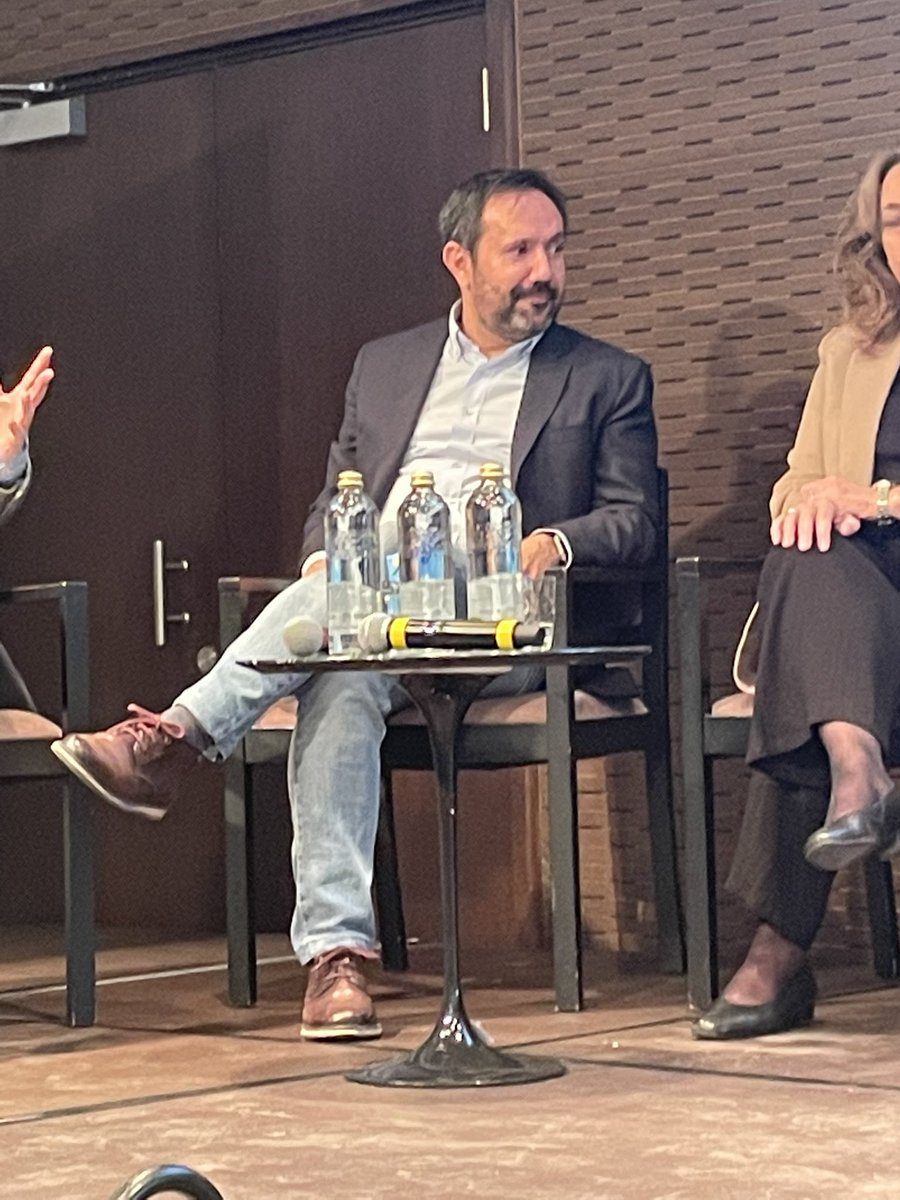TheOpenIdeas's tweet photo. . @CesarJRamos nos deja con una verdad lapidaria: “Las empresas quieren sus datos para incrementar SU valor, pero tendríamos un desarrollo mucho mayor TODOS si compartiésemos los #datos entre nosotros”.
#turismo #mWeekAlcala22 #mWeek22 https://t.co/2aouWNf4Pp
