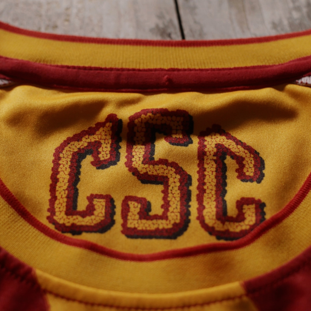 “This really is a piece of history” 🤩 Dive into Christiania Sports Club’s unique culture and the diverse community it represents in our latest episode of Behind The Chevrons: 👕⚽ Watch here: hummel.net/behindthechevr… Buy CSC's 22/23 jersey: hummel.net/csc.html