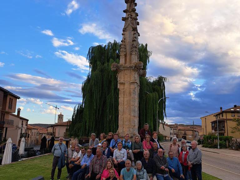 AjStaMariaCami's tweet photo. #sortidacultural
La setmana passada un bon grup de santamariers i santamarieres gaudiren d’una sortida enològica i cultural a la Ribera del Duero. Aquí teniu una petita mostra de la ruta. https://t.co/NCkFvdRhE1
