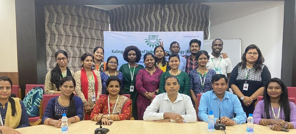KIITUniversity's tweet image. KSPH X Coventry University 

The COIL Project between #KIIT and Coventry University, UK concluded with an online seminar on October 13. 

Read more at: news.kiit.ac.in/amp/kiit-schoo…

#kiit #kiituniversity