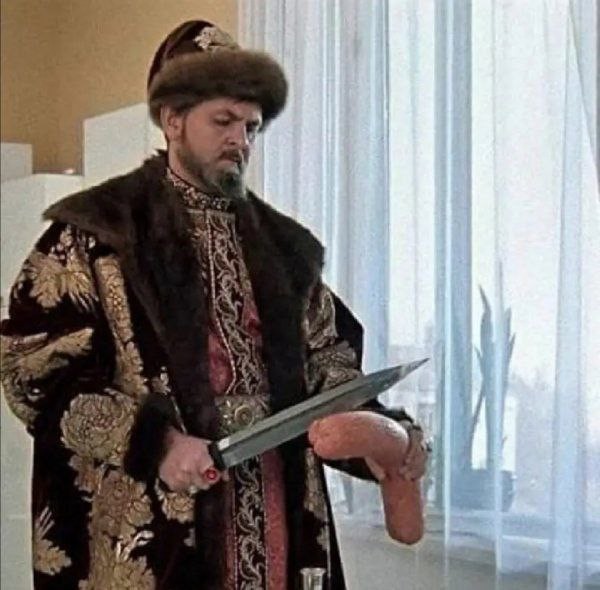 Русский царь убивает немецкого канцлера.
Фото факт.