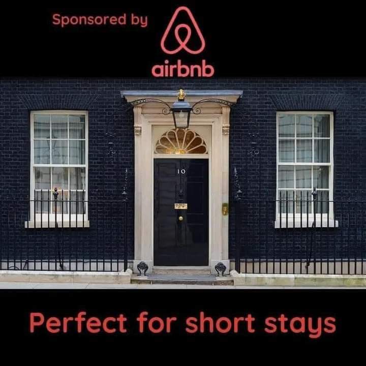 StephenMoreton3's tweet photo. The latest addition to #Airbnb, it's perfect for short stays! 😜

#Meme #LizTrussPM #LizTruss #LiztrussResign #PMQs #PMQsUnpacked #wednesdaythought #Wednesdaywit #funny #comedy https://t.co/8rlLKIvfPJ