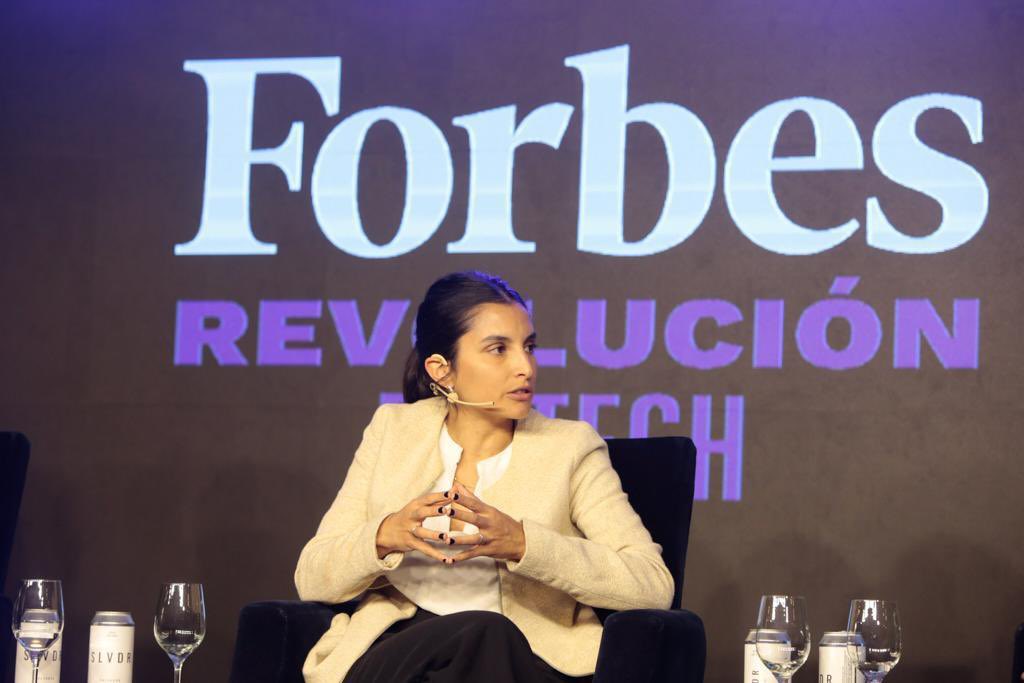 bindARG's tweet photo. “Desde BIND integramos comunidades y ecosistemas al sistema financiero. A las fintech les estamos dando nuevos productos, como “Investment as a Service” o “Lending as a Service”, @candevi ayer en Revolución Fintech de @forbesargentina .
#bconnect #BaaS #apibanco https://t.co/DSZlvGTvjK