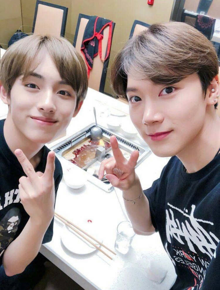 daridan9596's tweet photo. 早く良くなってね😭#GetWellSoonTEN 
#GetWellSoonWINWIN https://t.co/c1bKEc72Mc