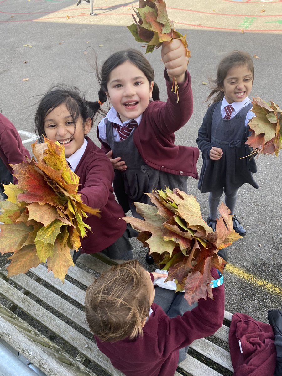 msmcclureBH's tweet photo. Year 1 are enjoying the joys of autumn! @busheyheathjm #BusheyHeath https://t.co/4XY7JK57cY
