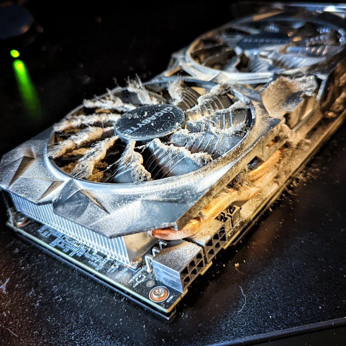 AORUS_DE tweet media