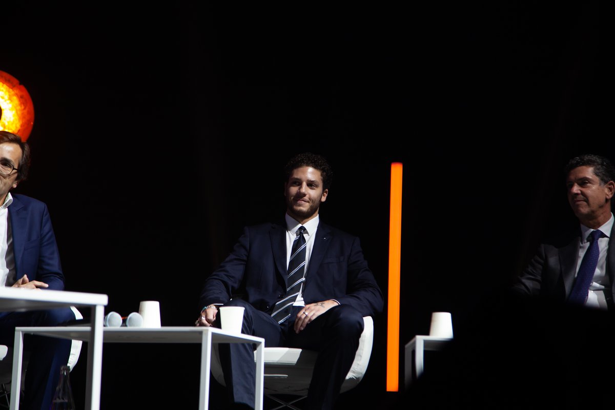 Merci à @LucChatel pour son invitation à participer au Paris Automotive Summit organisé par <a href="/PFA_auto/">Plateforme automobile</a>.

Ravi d'avoir pu lui présenter l'Hopium Māchina Vision lors de ce <a href="/mondialdelauto/">Mondial de l'Auto - Paris</a>.