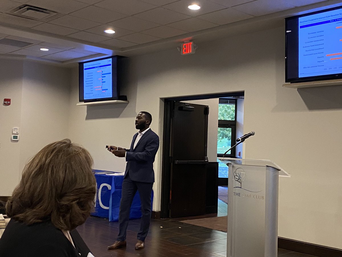 Craig_PNC's tweet photo. RIGHT NOW: I’m in #Youngstown where @PNCBank regional economist Abbey Omodunbi is explaining to clients why interest rates will likely decline late in 2023. https://t.co/XX7YvcGS7W