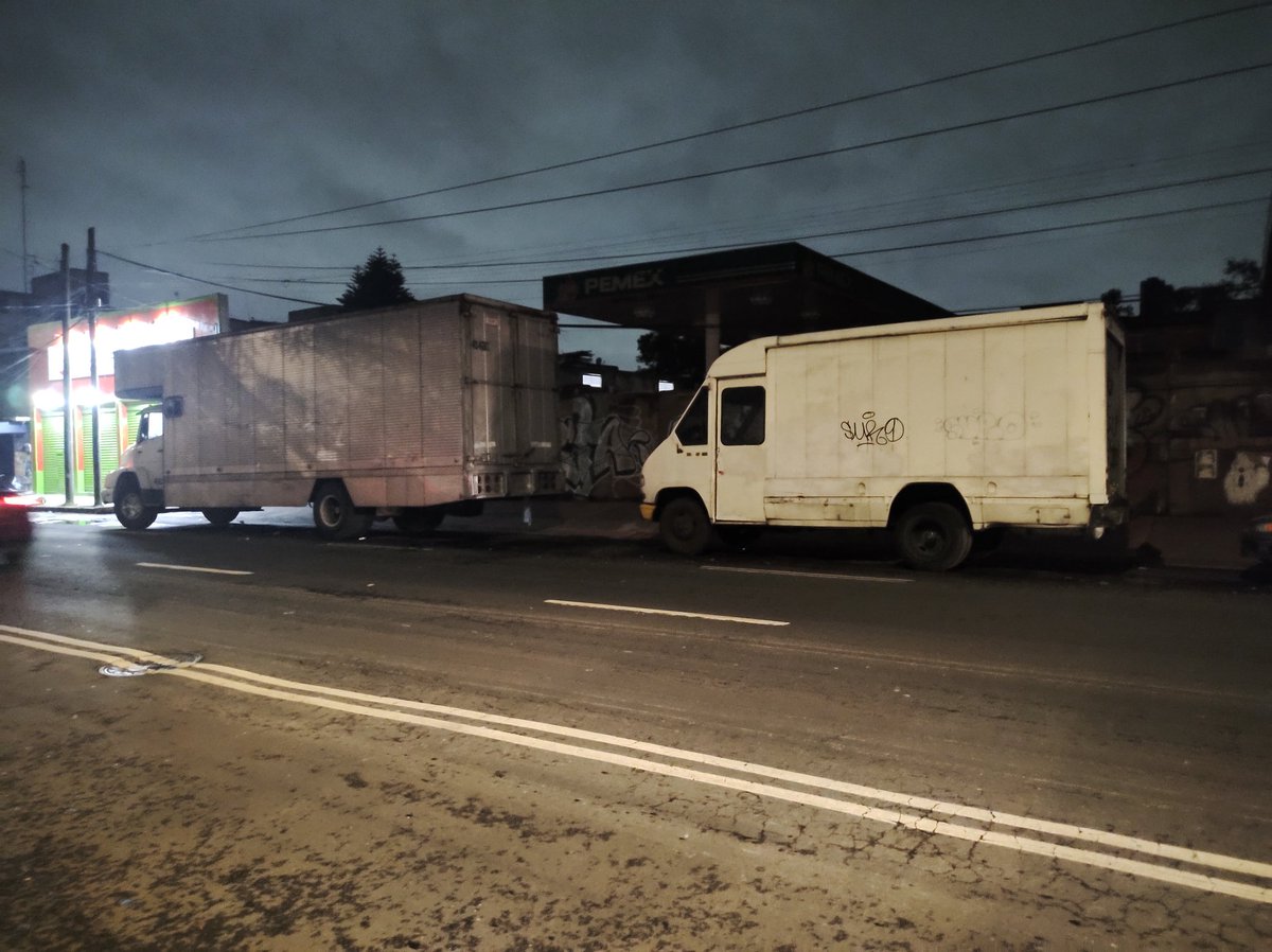 sol_cokito's tweet photo. por favor su apoyo sobre Av.Heroica Escuela Naval Militar. Col San Francisco Culhuacán, Alcaldía Coyoacán.
Estos camiones los han dejan desde hace 4 meses, estorbando y poniendo en riesgo a la gente  @AlcaldiaCoy @CulhuacanCTM @giogutierrezag por favor su ayuda https://t.co/dYAdeQ5SH0