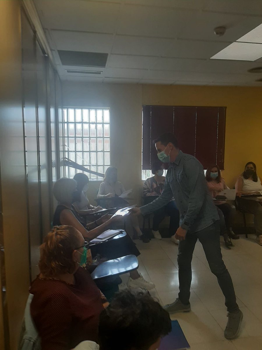 Hoy ha terminado el Monográfico de Competencias Digitales para la búsqueda de Empleo impartido por <a href="/fmujeres/">Fundación Mujeres</a> , donde las participantes a este han recibido el certificado de formación por parte del Concejal de feminismo y diversidad <a href="/RaulHdezDelgado/">Raúl Hernández 🏳️‍🌈</a>