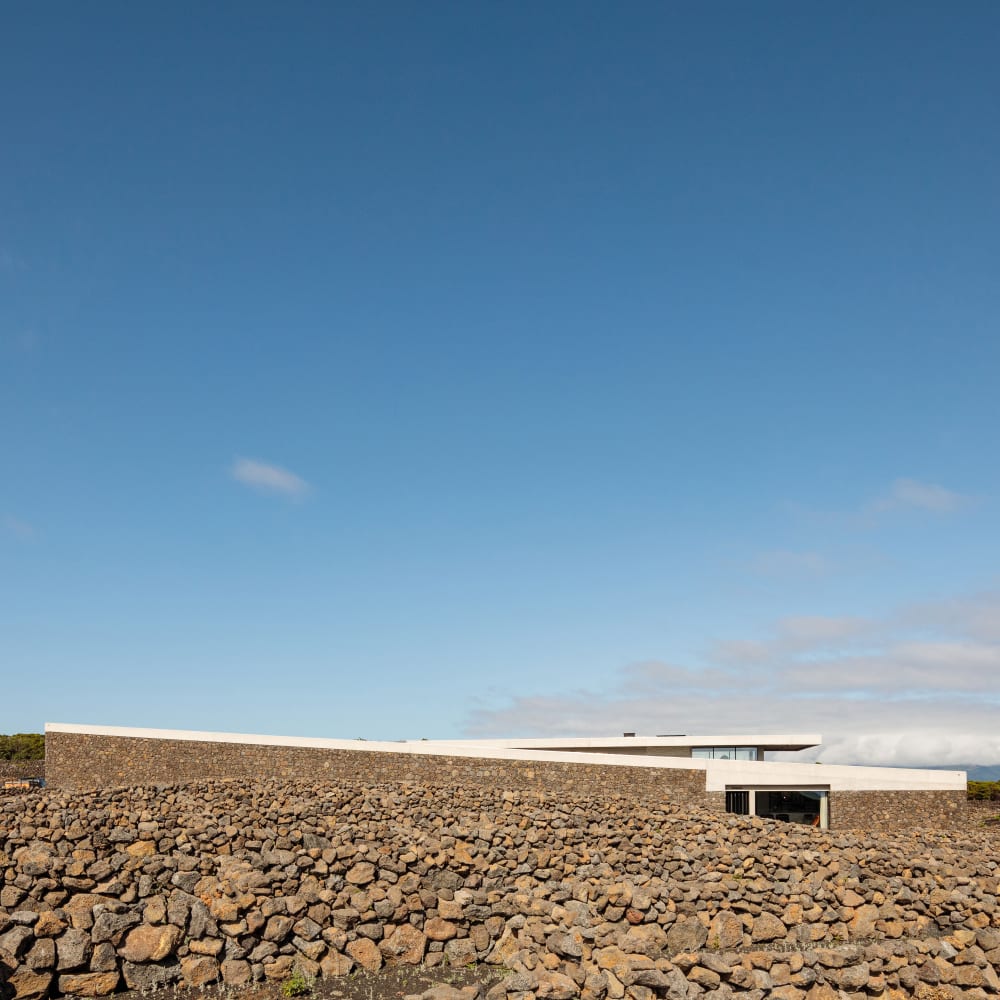 divisare_'s tweet photo. SAMI by ARQUITECTOS, DRDH ARCHITECTS
AZORES WINE COMPANY WINERY
Photos by: FRANCISCO NOGUEIRA
@drdharchitects
@francisconogueira
To see more: https://t.co/d0rxzOdcXi
#buildinginlandscape #fountains #architecture #reflectingpools #stonefacades #stonewalls https://t.co/8cWhbAcR1A
