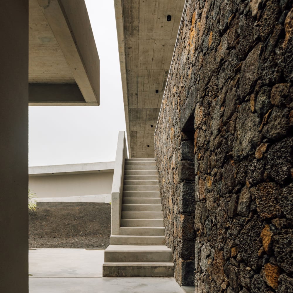 divisare_'s tweet photo. SAMI by ARQUITECTOS, DRDH ARCHITECTS
AZORES WINE COMPANY WINERY
Photos by: FRANCISCO NOGUEIRA
@drdharchitects
@francisconogueira
To see more: https://t.co/d0rxzOdcXi
#buildinginlandscape #fountains #architecture #reflectingpools #stonefacades #stonewalls https://t.co/8cWhbAcR1A
