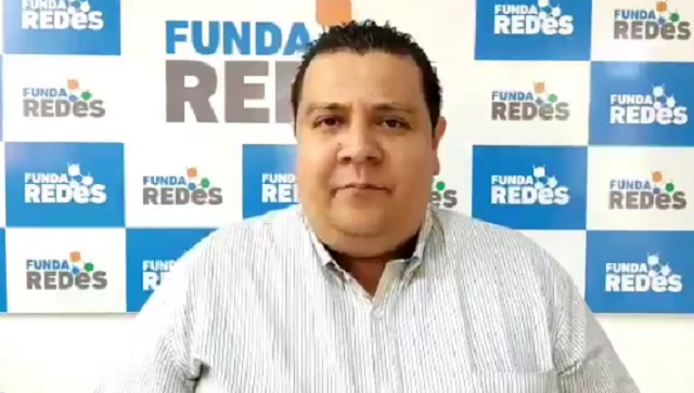 DefiendeVE's tweet photo. Javier Tarazona, defensor de derechos humanos y director de @FundaREDES_ cumple 471 días de detención arbitraria. Javier requiere atención médica, desde Defiende Venezuela recordamos que defender derechos NO es un delito. https://t.co/qLphrsAqUK