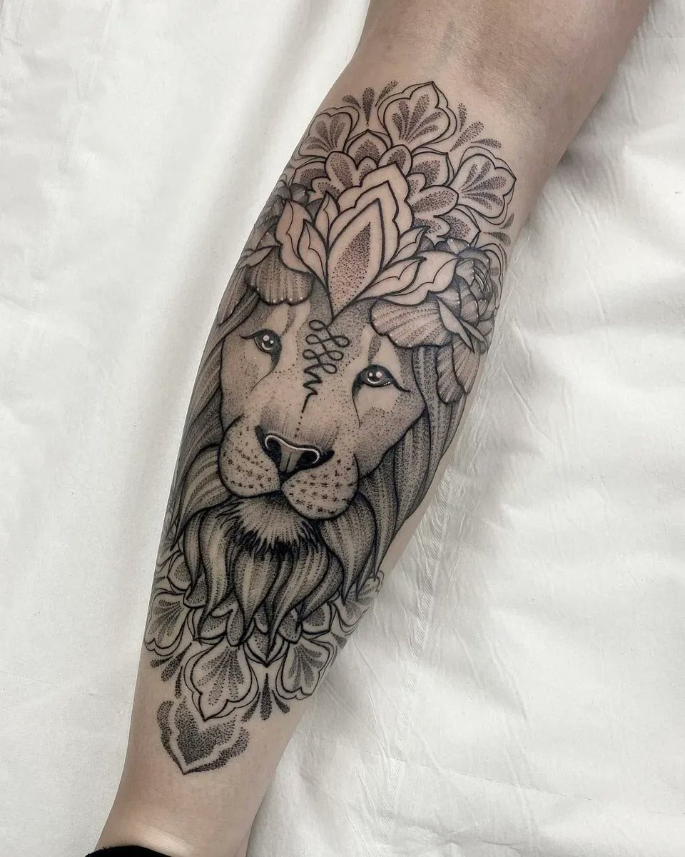 MagnumTattoo's tweet photo. Pretty Lion mandala tattoo by Emma Beech made using #magnumtattoosupplies π¦
.
.
#animalmandala #animaltattoo #liontattoo #mandalatattoo #blackwork #blackworktattoo #blackworklion #calftattoo #dotworktattoo #dotworklion #flowertattoo
Instagram: emmabeechtattoo ππ» https://t.co/AgMfyh8vtn