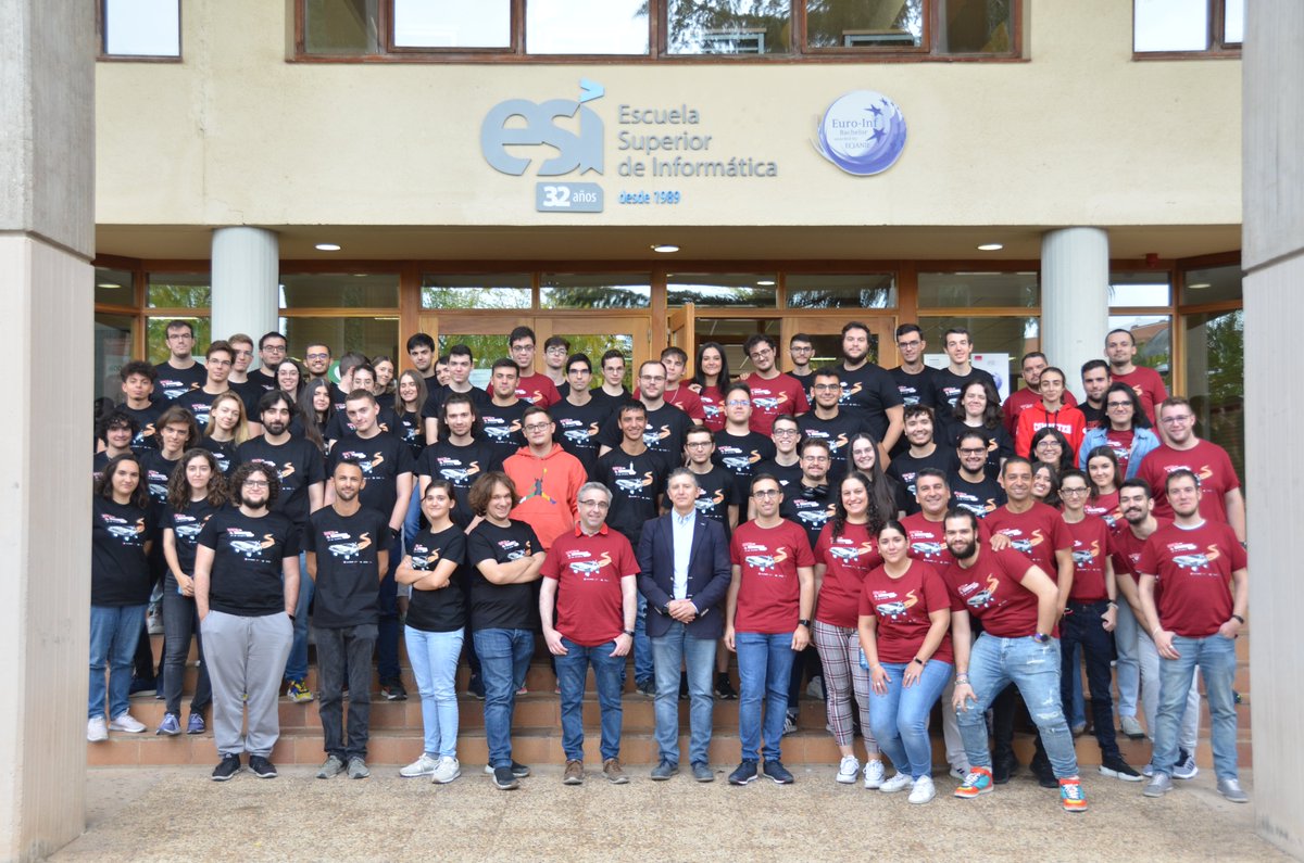 esiuclm's tweet photo. Fotos de grupo #hackathonesi2022 @hackathonESI ¡seguimos! https://t.co/Ff5MMi3ZNv