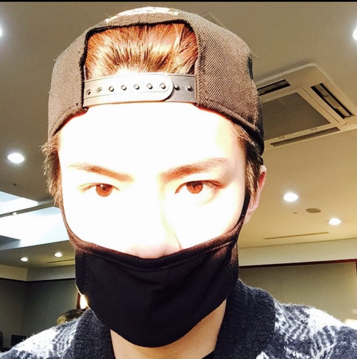 oohstagram's tweet photo. 141119 oohsehun instagram post 

thanking the sun for making sehun’s beautiful brown eyes looks so evident🤎 #SEHUN #세훈 #엑소 https://t.co/vDcsU9qnvw
