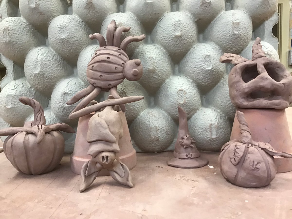 Love this time of year. Spooktacular  P/1  ghosts and  holiday inspired pieces from 4/5. <a href="/HRCEFineArts/">HRCEFineArts</a> <a href="/stcatschool/">École St Catherines</a> #ThanksToYouHalifax