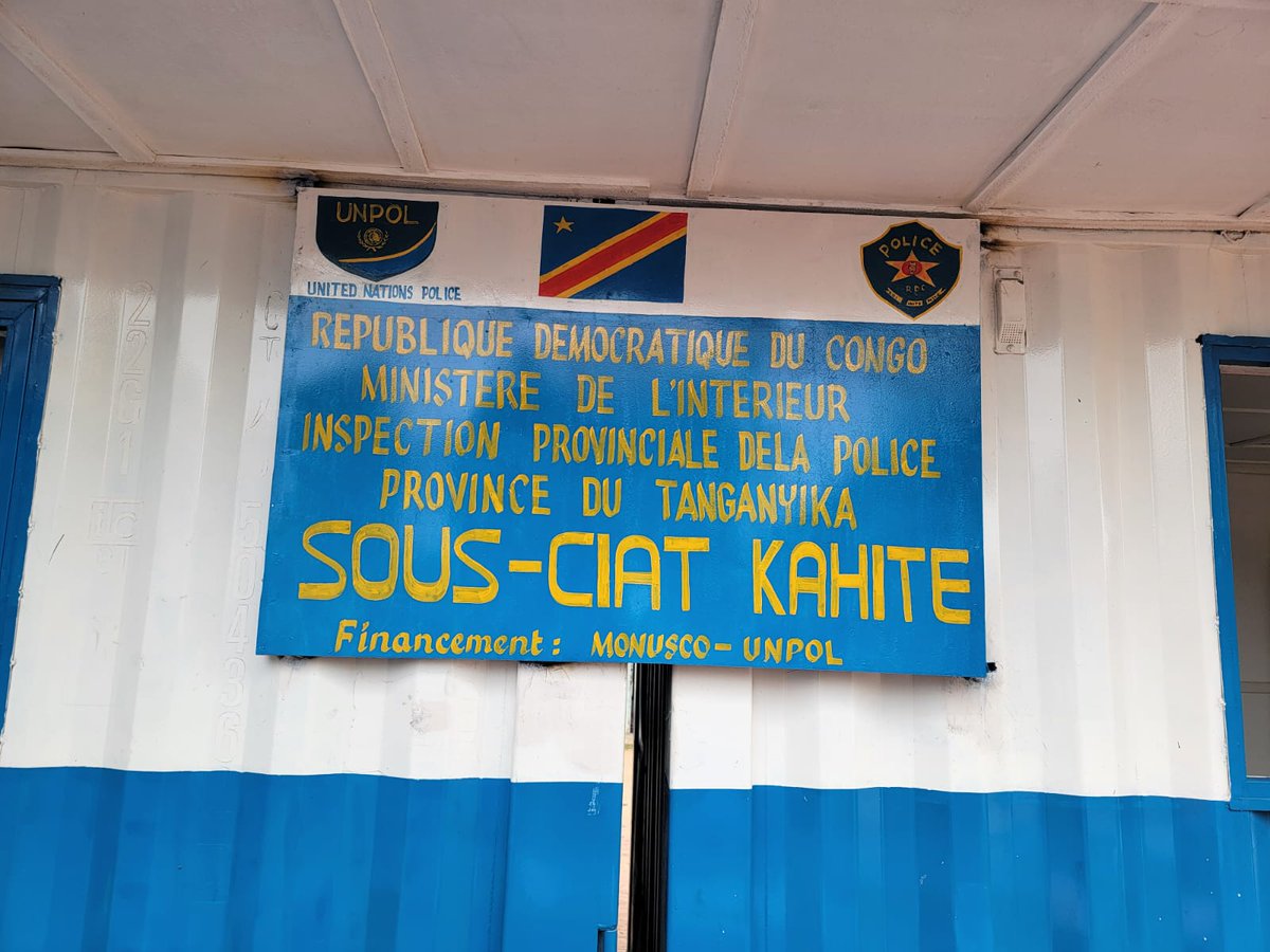 MonuscoPolice's tweet photo. Dans le cadre de la poursuite de l’exécution du plan de transition,la Composante Police MONUSCO,a procédé,le 19 octobre 2022,à la remise de dix conteneurs aménagés en bureaux aux sous-commissariats,cérémonie présidée par L’adjoint Chef de la Composante Police Monusco et le Maire https://t.co/ULJrrxKjAd
