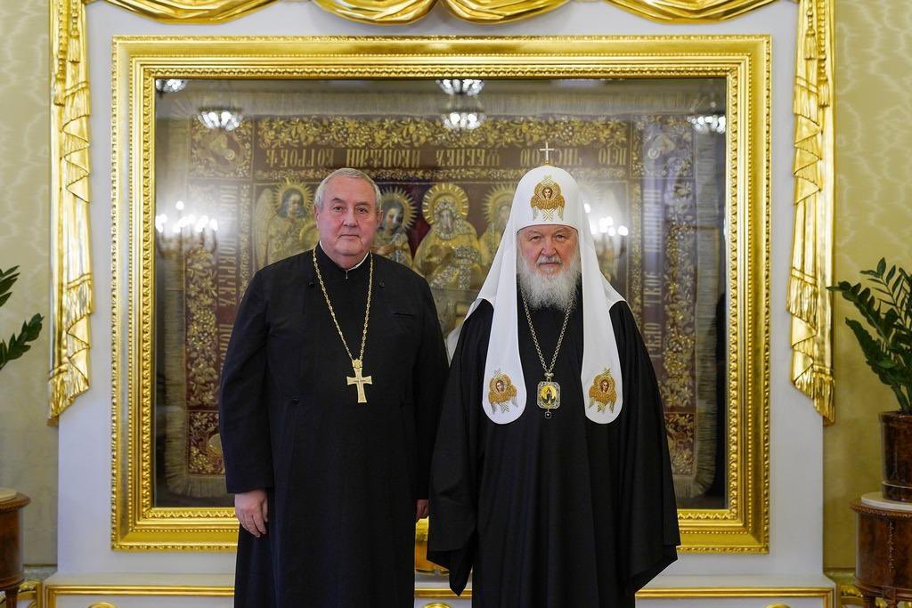 Oikoumene's tweet photo. His Holiness Patriarch #Kirill, #WCC acting general secretary meet in #Moscow, agreeing that war cannot be holy

🔗 https://t.co/nSs7tFG5Fa https://t.co/AXe3Uak97L