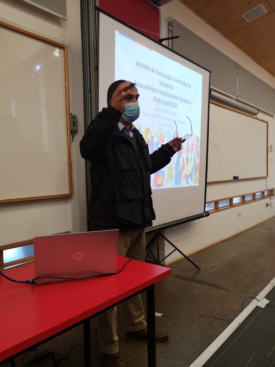 ladetoxuv's tweet photo. Ahora Hernán Ramírez, Seremi de Medio Ambiente, hace una reseña sobre la problemática de la zona de sacrificio Quintero - Puchuncavi
#magtox #toxicologia @uvalpochile @facultaddefarm1 https://t.co/Hua1vA52ue