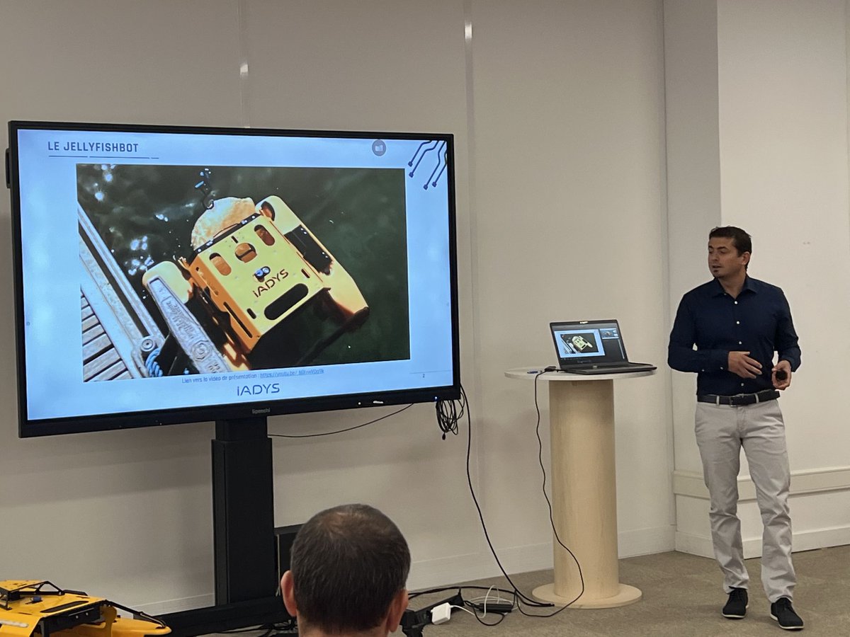 🚀 Nous avons eu le plaisir de recevoir à l'Accélérateur M et la @CisamInnovation la visite de <a href="/BrunoBonnellOff/">Bruno Bonnell</a>  secrétaire général du SGPI en charge du plan France 2030.

💡Au programme : découverte de la CISAM, de l'Accélérateur M <a href="/AMPMetropole/">Métropole Aix-Marseille-Provence</a> et pitch de <a href="/iadys/">IADYS</a> 

#France2030