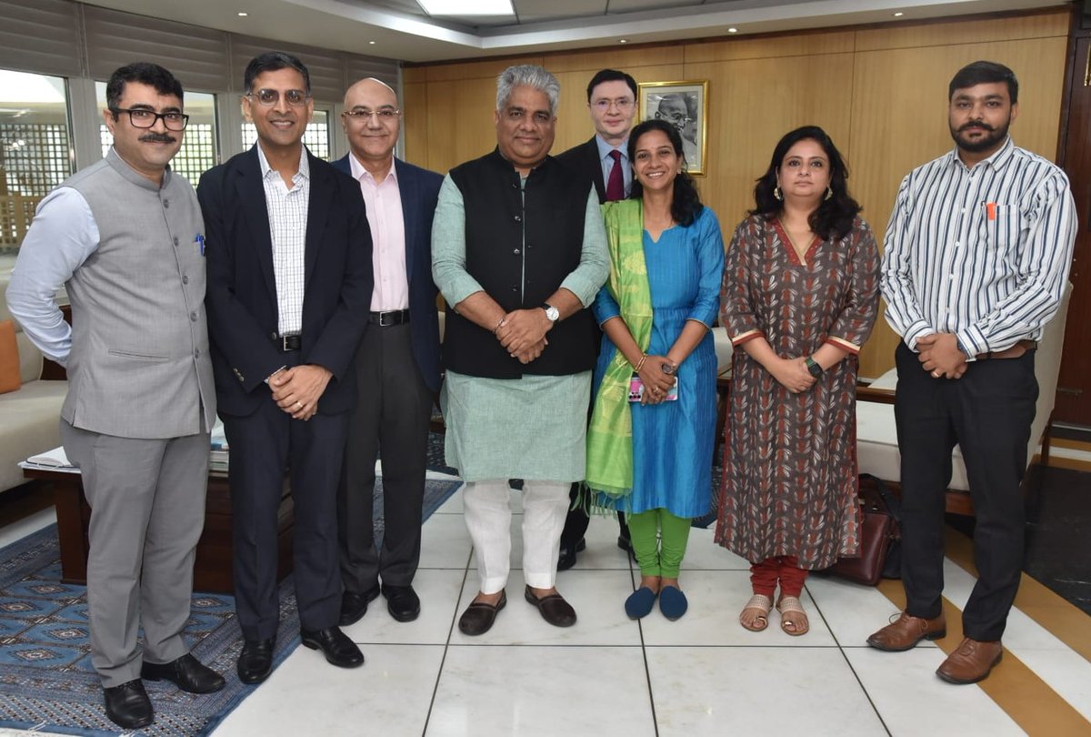 followmait's tweet photo. MAIT Delegation had a meaningful meeting with Hon'ble Union Cabinet Minister for Labour &amp; Employment, EF&amp;CC, Shri @byadavbjp Ji. MAIT conveyed that the industry is committed to the SDGs of the nation &amp; in line with the Ministry’s vision toward a clean &amp; green India.#MakeInIndia https://t.co/foTJ88aQXu
