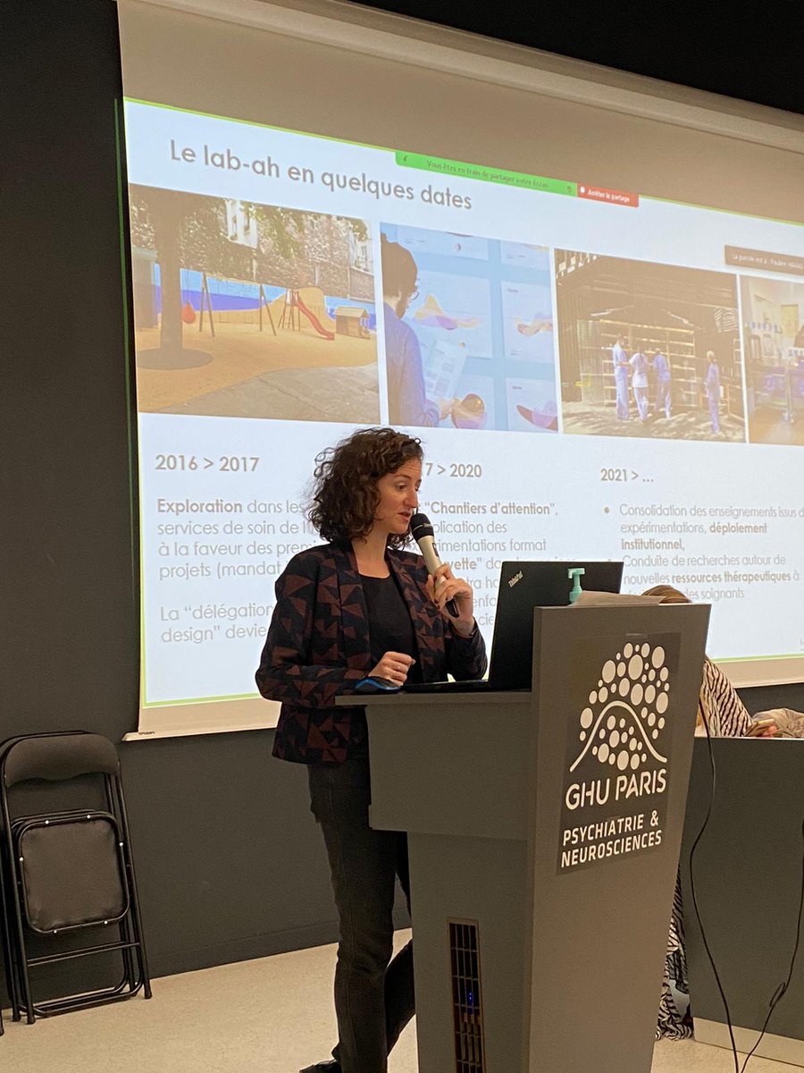 #sdal2022 5e intervention, <a href="/MarieCoirie/">Marie Coirié</a> du <a href="/GhuParis/">GHU Paris Psy-Neuro</a> démontre le rôle prépondérant de l'expérience des patients et des agents d'accueil dans la refonte des accueils du <a href="/GhuParis/">GHU Paris Psy-Neuro</a> (aménagement de poste, formation, réflexion sur la sensorialite, création d'outils, etc.).