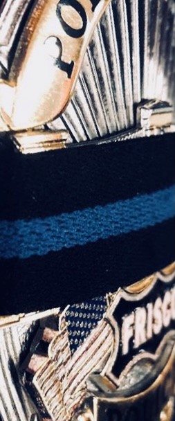 FriscoPD's tweet photo. Our badges are banded in honor of the @CarrolltonTXPD Officer who was killed last night. Please join us in sending thoughts and prayers to our CPD Brothers and Sisters. https://t.co/qIPlUuh1Ga