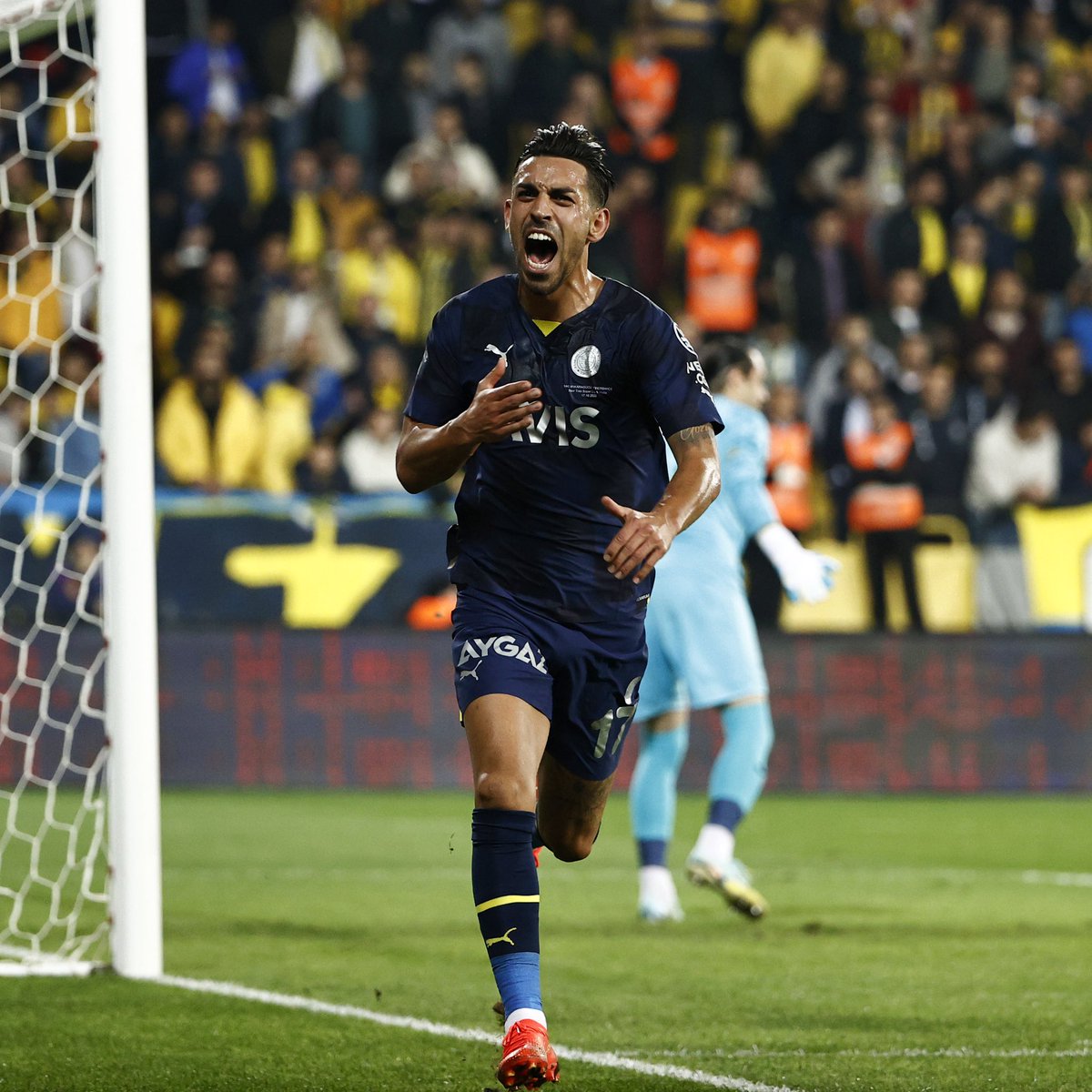 Fenerbahce's tweet photo. Şimdi kahve molası😄☕

@irfankahveci https://t.co/7kSCT4UZgg