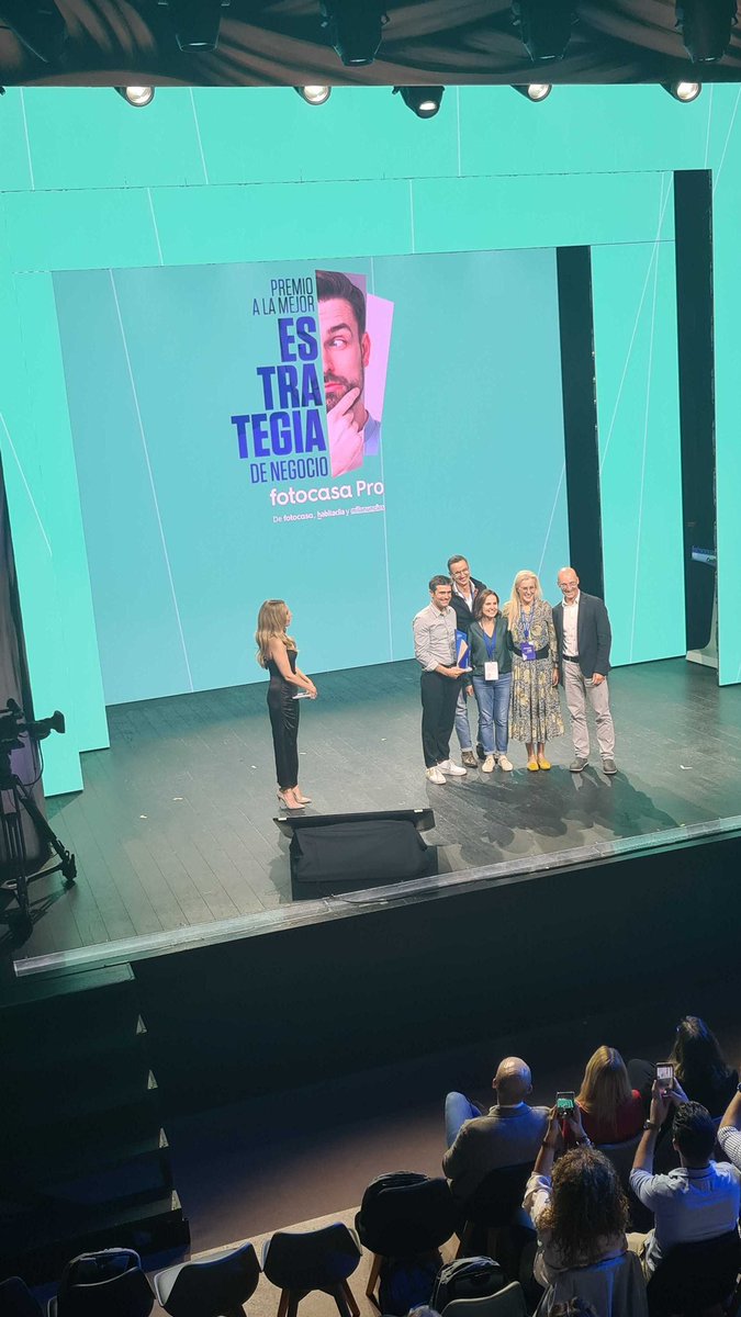 fotocasapro's tweet photo. Premio a la mejor estrategia de negocio,  @monapart https://t.co/98Z589DDUX
