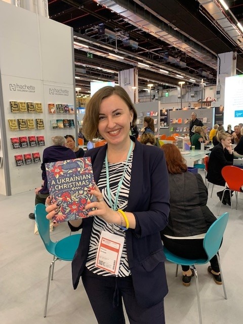 We were so excited to meet Nadiyka Gerbish <a href="/NGerbish/">Nadiyka Gerbish</a>, author of A UKRAINIAN CHRISTMAS at our #FBF22 stand today! 

Publishing in November <a href="/BooksSphere/">Sphere Books</a>, world rights available <a href="/LBBGRights/">Little, Brown Rights</a>  🇺🇦💙💛