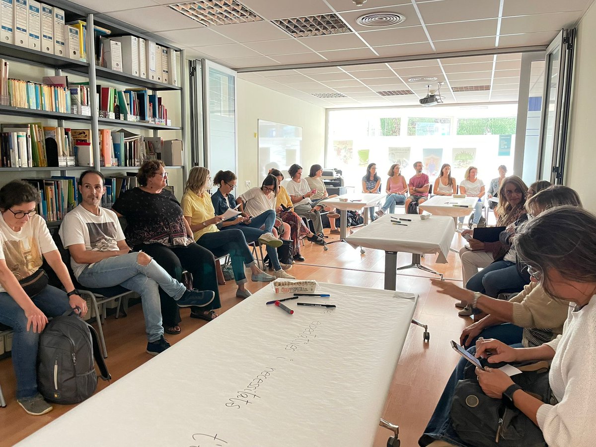 SE_VOC4's tweet photo. 1a Sessió Xarxa Ecosocial i pels OdS. La Xarxa com espai de trobada i col·laboració entre professionals de diferents centres. Reflexió, debat, aprenentatge, intercanvi, motivació, equip... Amb la col·laboració de @ajsantcugat.  Moltes gràcies per ser-hi! https://t.co/OIgwoMQ33I