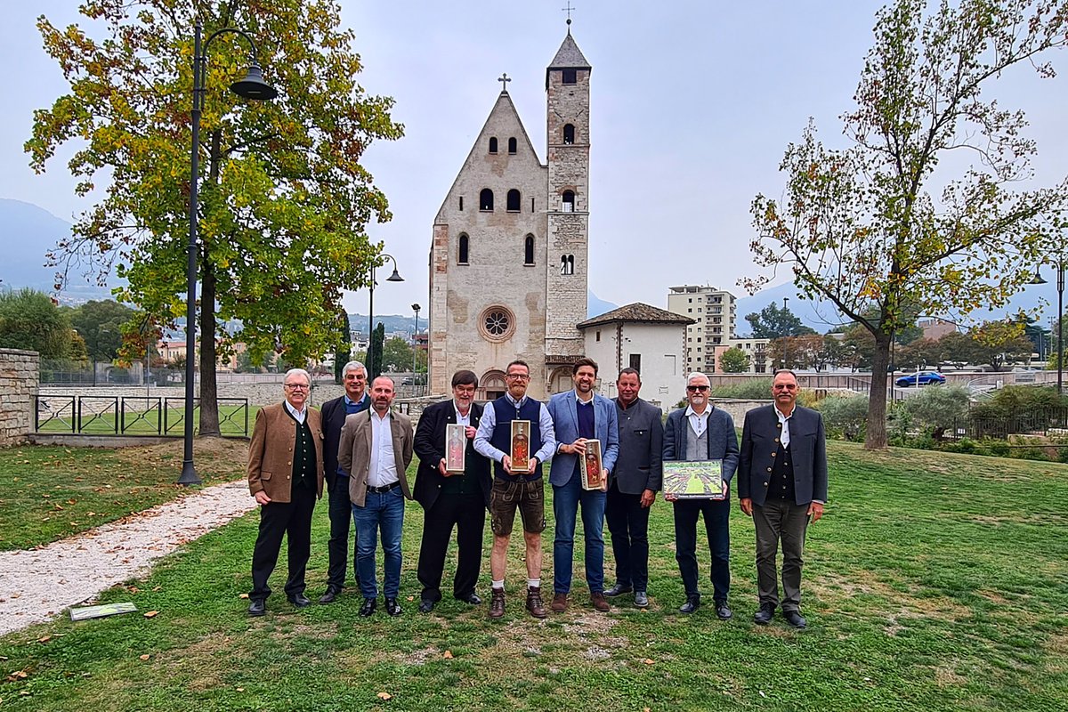 schuetzentirol's tweet photo. Landeskommandanten der Schützen tagen im Welschtirol
▶️ https://t.co/df3wDKi2GU
#Alpenregion #Schützen #Treffen #Tirol #Südtirol #Welschtirol #Bayern #SSB #BTSK #WTSB #BBGS https://t.co/6HwDkVgEYH
