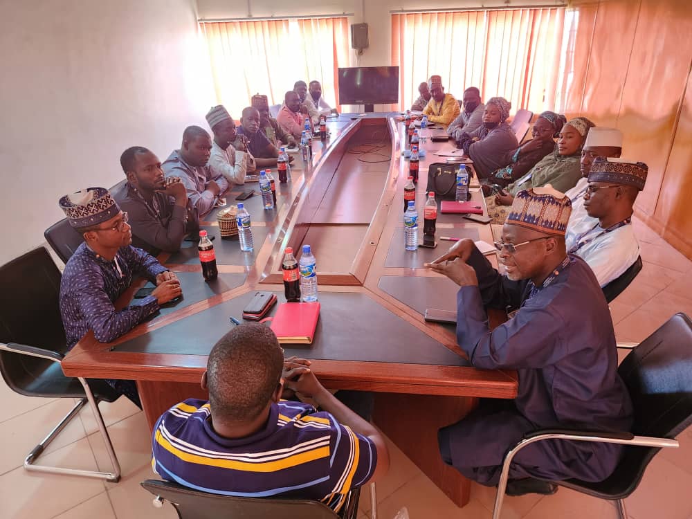 PowerUpNG's tweet photo. Local journalists within Maiduguri in an interactive session with staff of @YolaDisco1 in Maiduguri. A part of the Journalists Engagement Programme JEP, which seeks to educate journalists on the issues and development within the sector. 

A process supported by PowerUp Nigeria https://t.co/GNkTvLpDGT