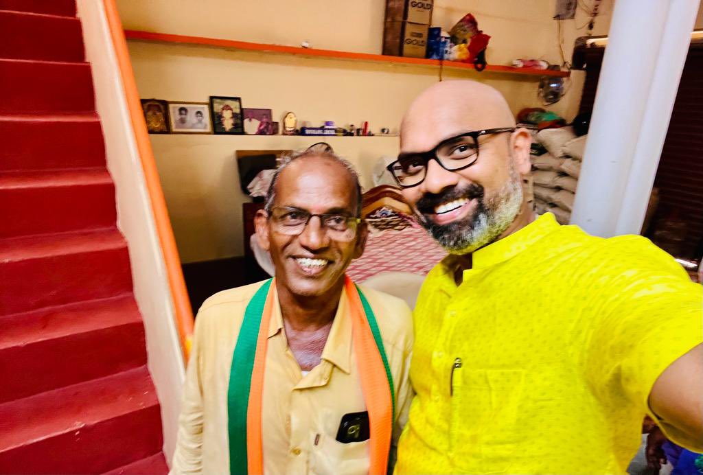 Arvindharmapuri's tweet photo. పార్టీ నన్ను జగన్నాథం అన్నతో ‘కలిసి’, ‘బ్రహ్మాండంగా’ పని చేయమని చౌటుప్పల్ ఇన్ ఛార్జ్ గా నియమించింది..

అన్నగారితో కలిసి పని చేస్కుంటం, మునుగోడులో బీజేపీ జెండా ఎగరేస్తాం !
#MunugodeWithBJP https://t.co/8oE0HMT4Vf