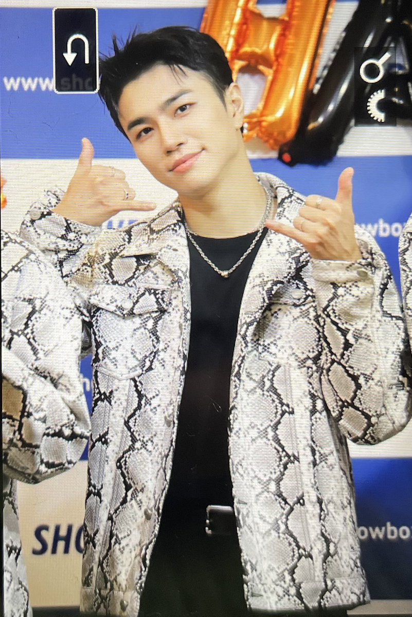 hwanda__0115's tweet photo. 221019.  SHOWBOX  [프리뷰]

🤙🤙

#VANNER #배너 #ベナー
#태환 #환환
@VANNER_JP @VannerOfficial https://t.co/uL9S7XED2S