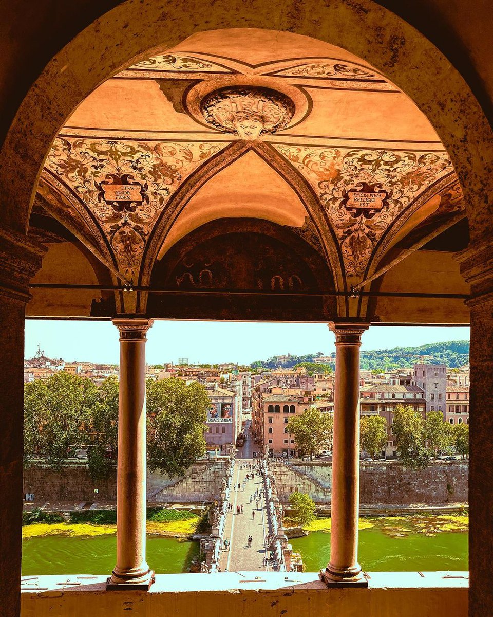 Ponte Sant'Angelo dalla Loggia delle Benedizioni, voluta da Papa Giulio II... Sant'Angelo Bridge from the Loggia of Blessings, commissioned by Pope Julius II... 📸 IG juddha_life #VisitRome