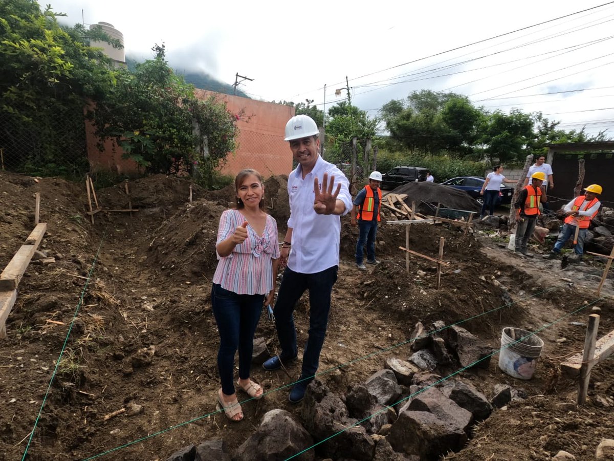 ArturoPFlores1's tweet photo. ¡ÉCHALE A TU CASA!
Con gran estusiasmo entregamos en #Jojutla y #Tlaquiltenango los dos primeros apoyos financieros para que familias construyan sus casas.

¡Mi enorme reconocimiento a la @echalemex por estos financiamientos que cambian la vida!

#ResultadosSinCorrupción https://t.co/3ckzbjHaih