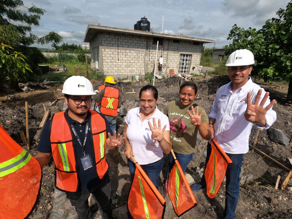 ArturoPFlores1's tweet photo. ¡ÉCHALE A TU CASA!
Con gran estusiasmo entregamos en #Jojutla y #Tlaquiltenango los dos primeros apoyos financieros para que familias construyan sus casas.

¡Mi enorme reconocimiento a la @echalemex por estos financiamientos que cambian la vida!

#ResultadosSinCorrupción https://t.co/3ckzbjHaih