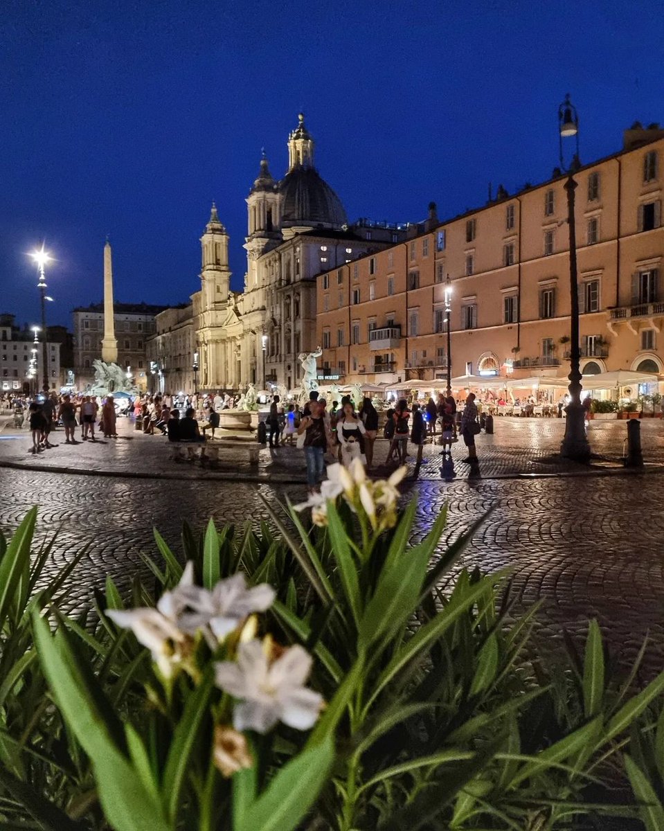 Piazza Navona in uno scatto straordinario! Piazza Navona in a stunning shot! 📸 @966_irene #VisitRome