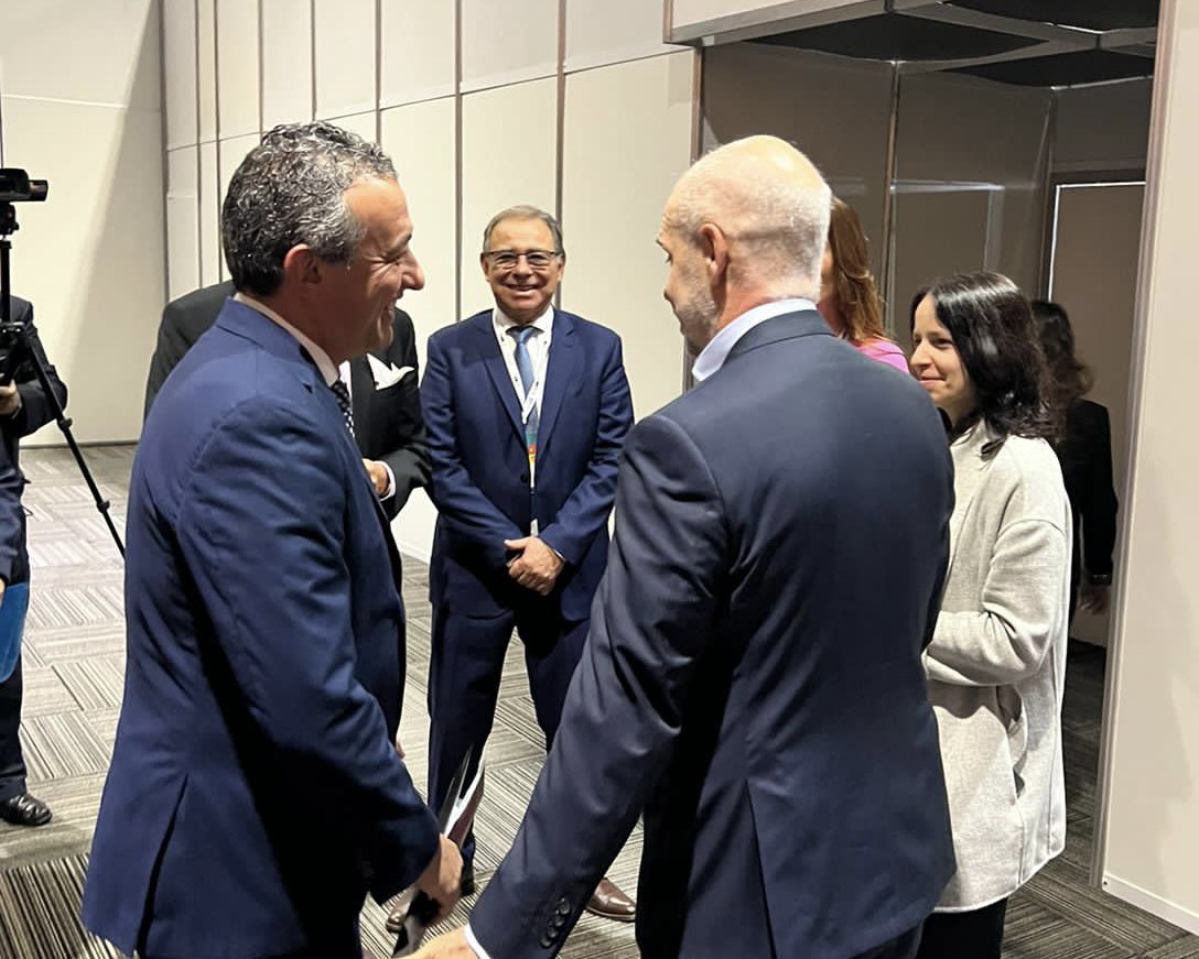 tassanoeduardo's tweet photo. ¡Comenzó la Cumbre Mundial de Alcaldes! 🌎♻️

En CABA, participamos del C40 junto a más de 100 alcaldes locales e internacionales, especialistas, legisladores y jóvenes líderes en materia de #cambioclimático. https://t.co/pfij8RXII0