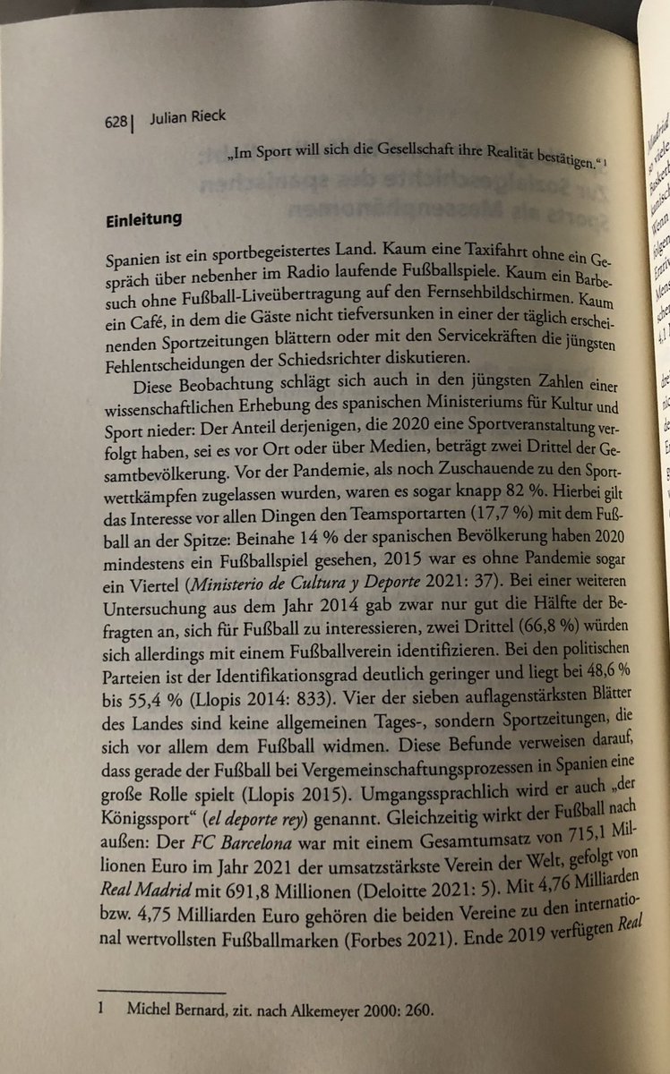 JuMoRi95's tweet photo. Morgen wird auf der @Book_Fair der Band „#spanien heute“ vorgestellt, der im @IberoVervuert erscheint. Das Belegexemplar ist jetzt bei mir eingetroffen. In meinem Beitrag durfte ich historisch herleiten, warum Spanien ein so sportbegeistertes &amp; fußballverücktes Land ist. https://t.co/GISFcbI4Wd